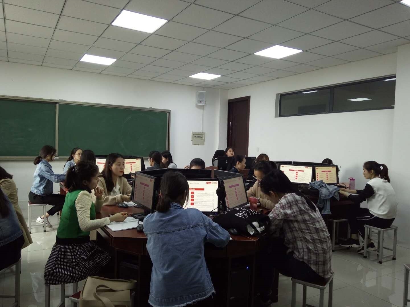 外国语学院“两学一做”之两会精神学习01.jpg 外国语学院“两学一做”之两会精神学习01.jpg